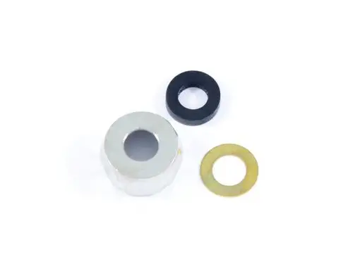 Drei verschiedene Dichtscheiben und eine Mutter aus Metall, ideal für Sanitärinstallationen, hergestellt von Ideal Standard.